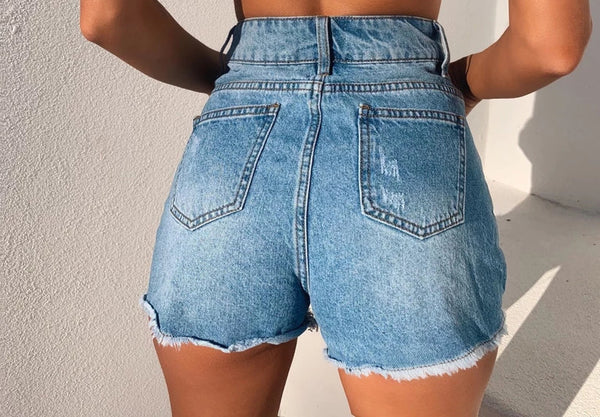 Short en denim déchiré artisanal à taille très haute