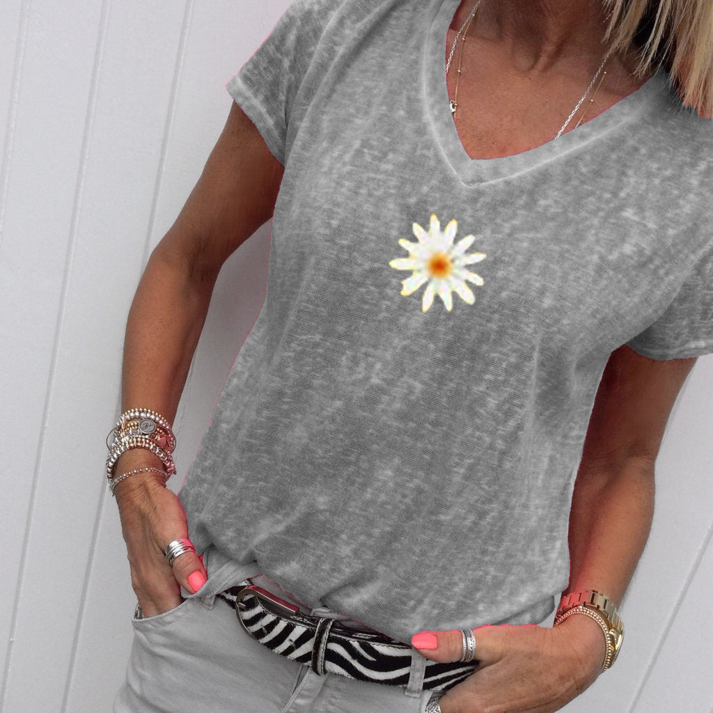 Women's V-neck Little Daisy Knitted Short-sleeved T-shirts Blouses