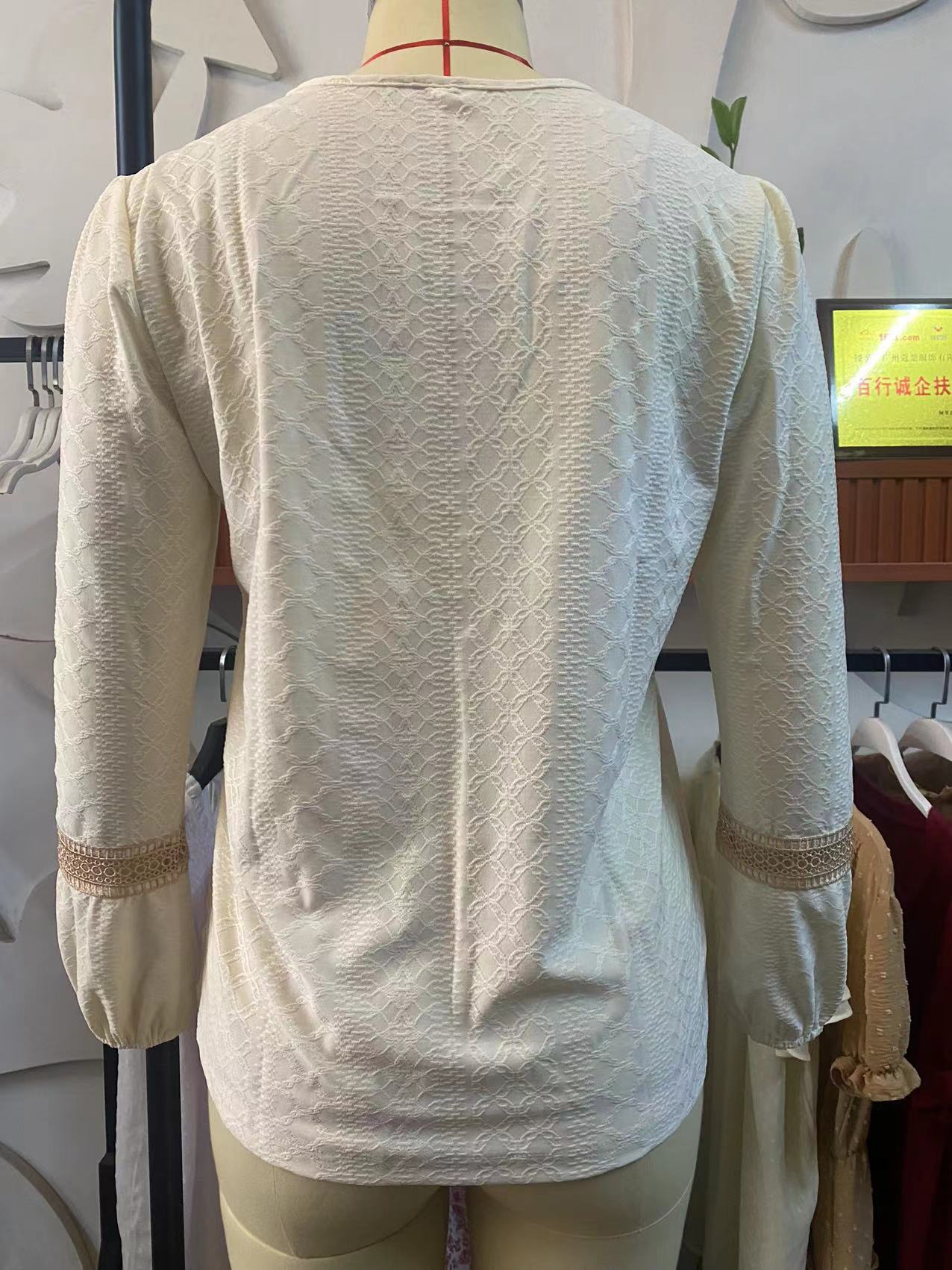 T-shirt populaire avec coutures en dentelle jacquard, hauts à manches longues