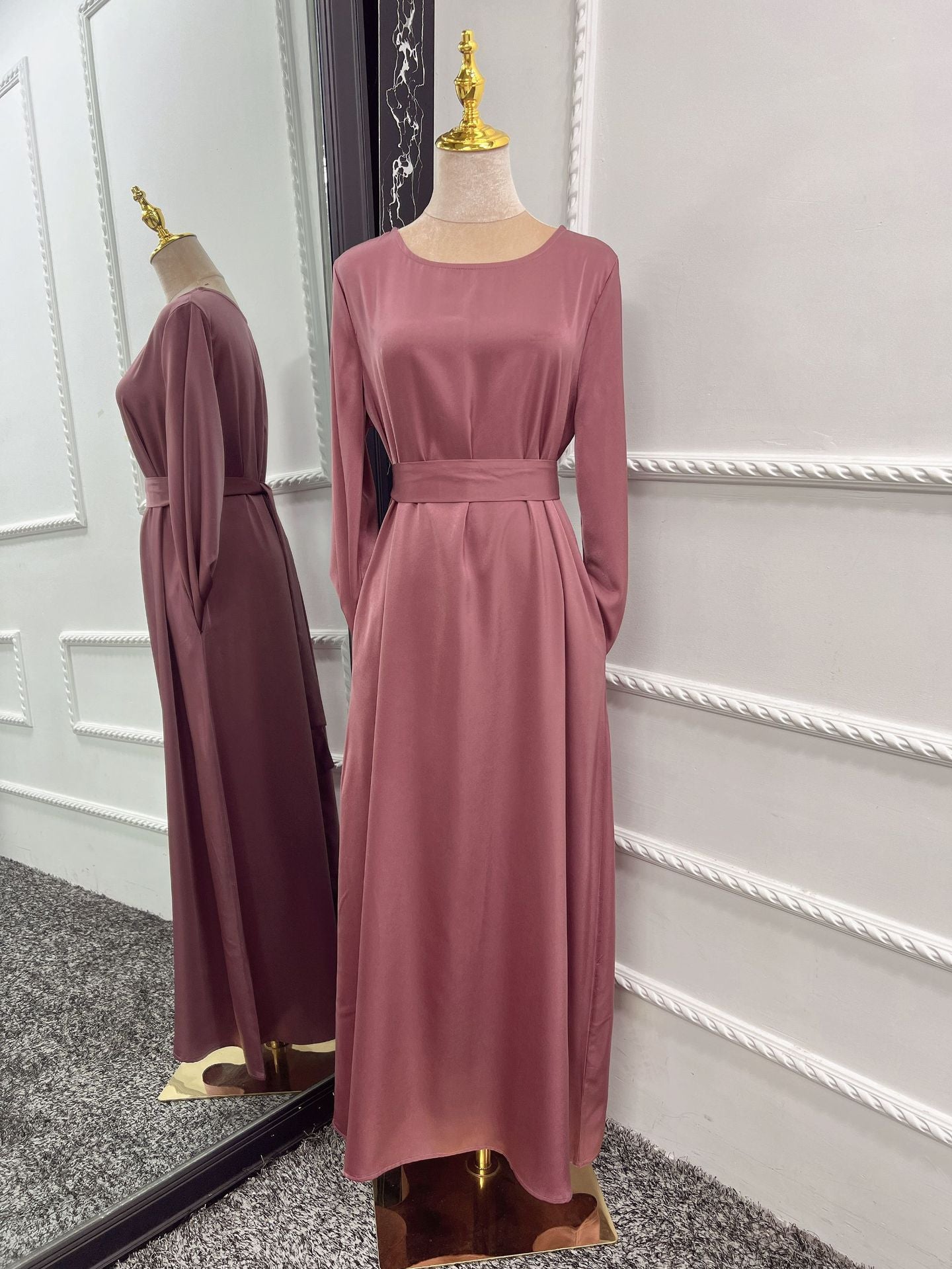 Glamouröse, schlichte, einfarbige Robe-Kleider