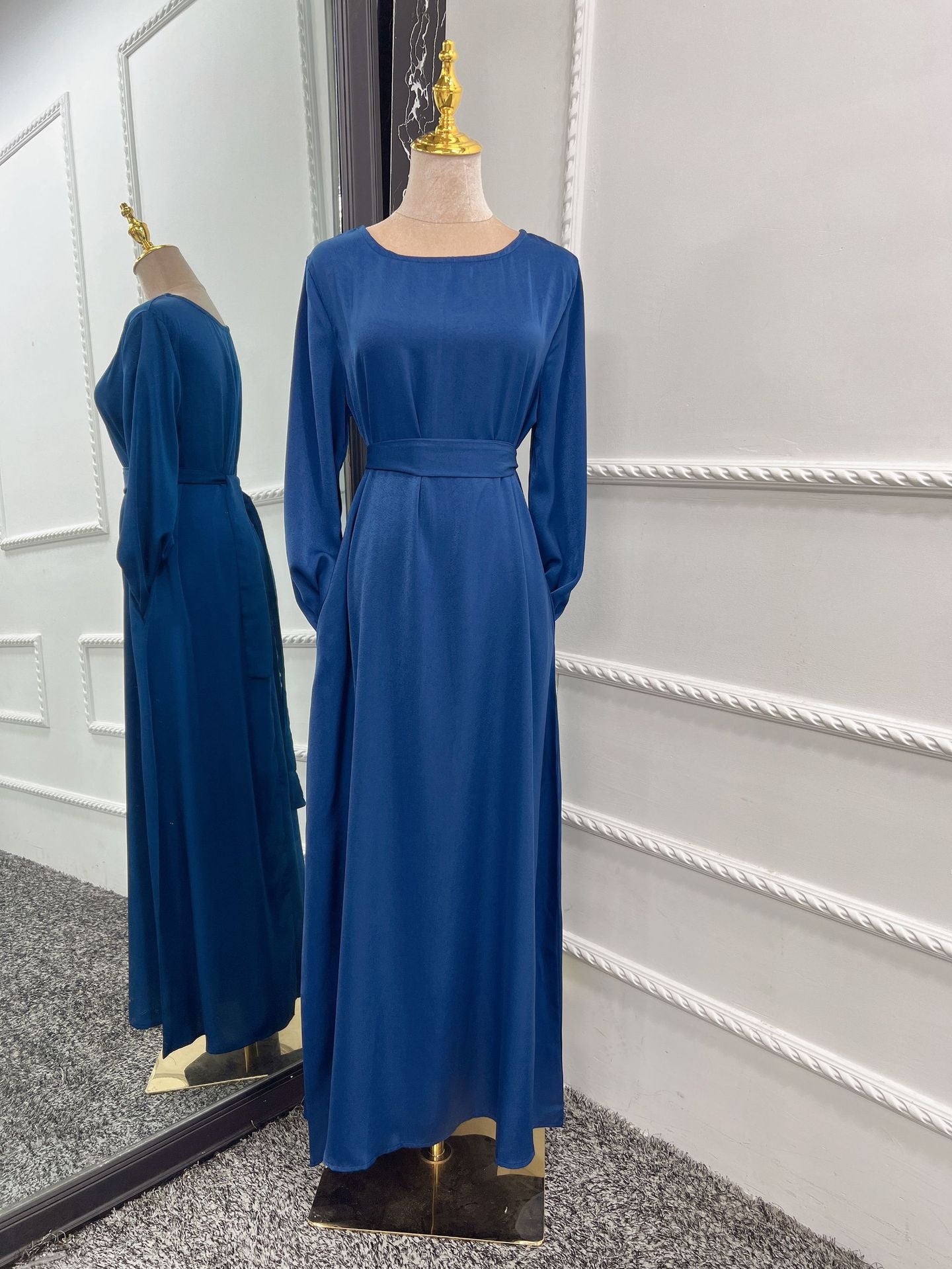 Glamouröse, schlichte, einfarbige Robe-Kleider