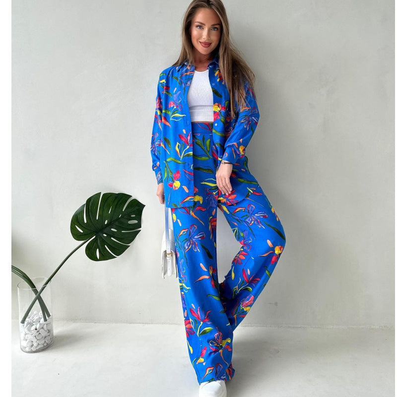 Herbstmode mit hellem Print, lockere Hemdhose