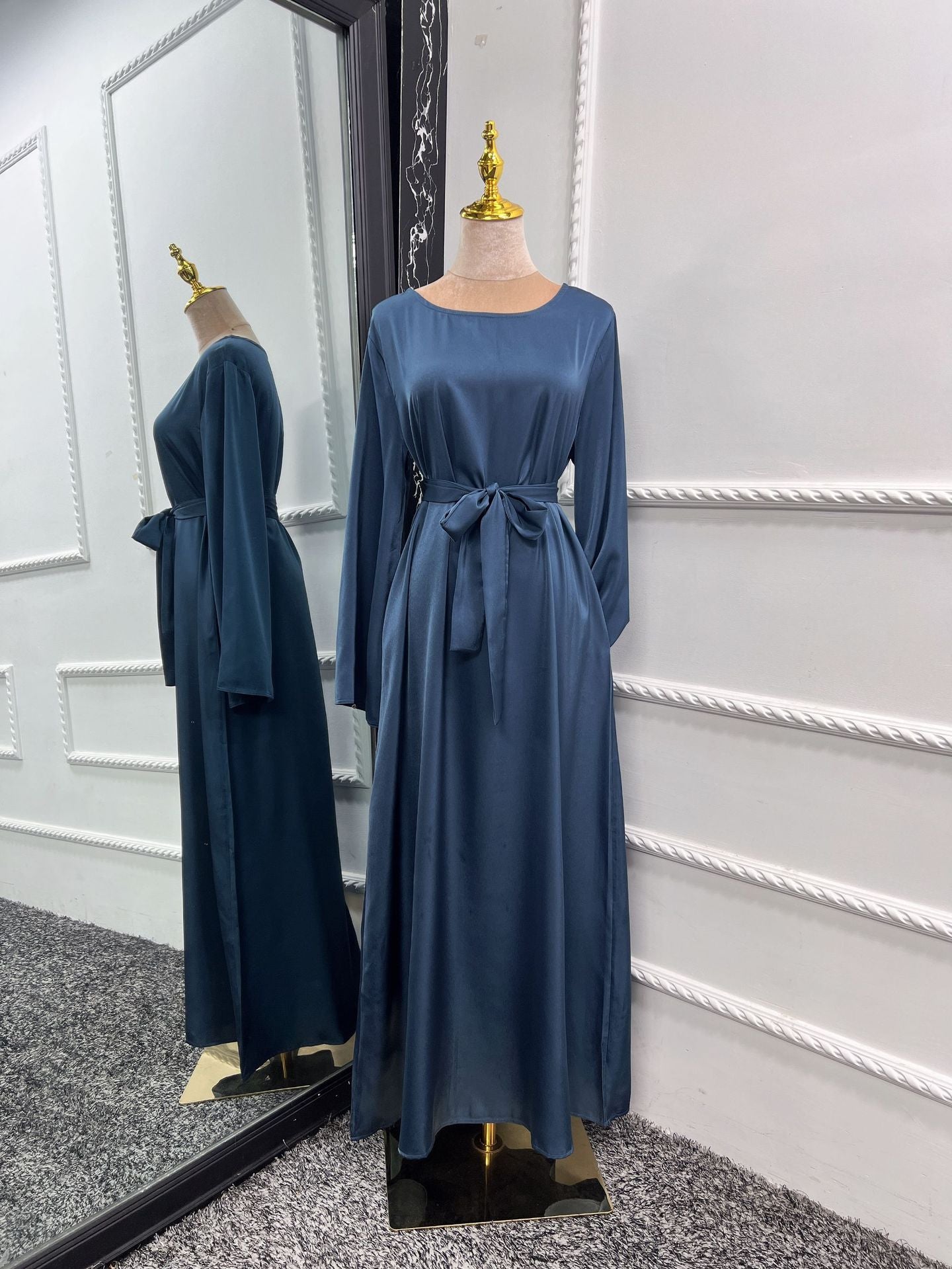 Glamouröse, schlichte, einfarbige Robe-Kleider