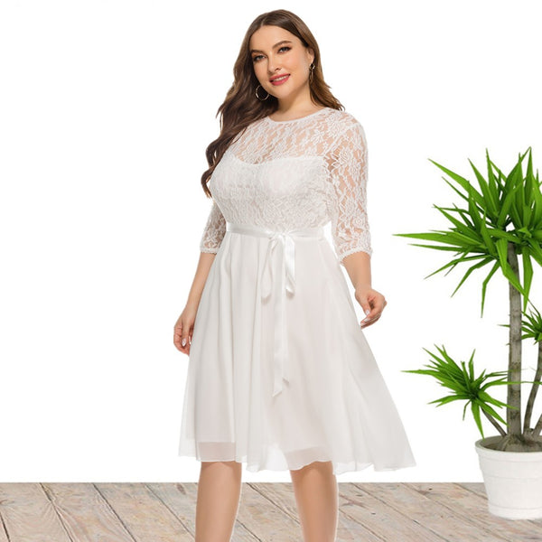 Großes Sommerkleid für Damen mit Spitzen-Chiffon-Nähten