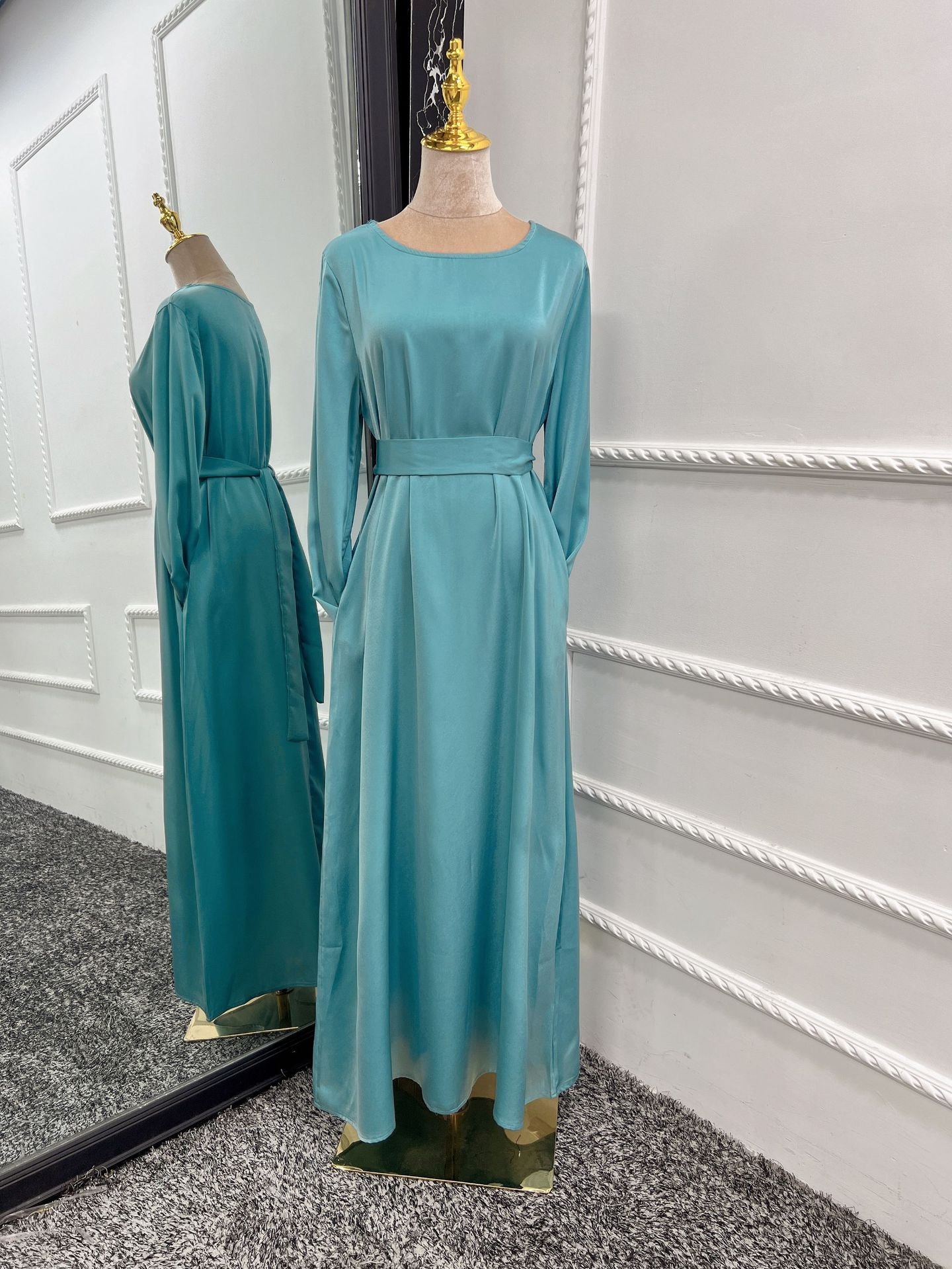 Glamouröse, schlichte, einfarbige Robe-Kleider