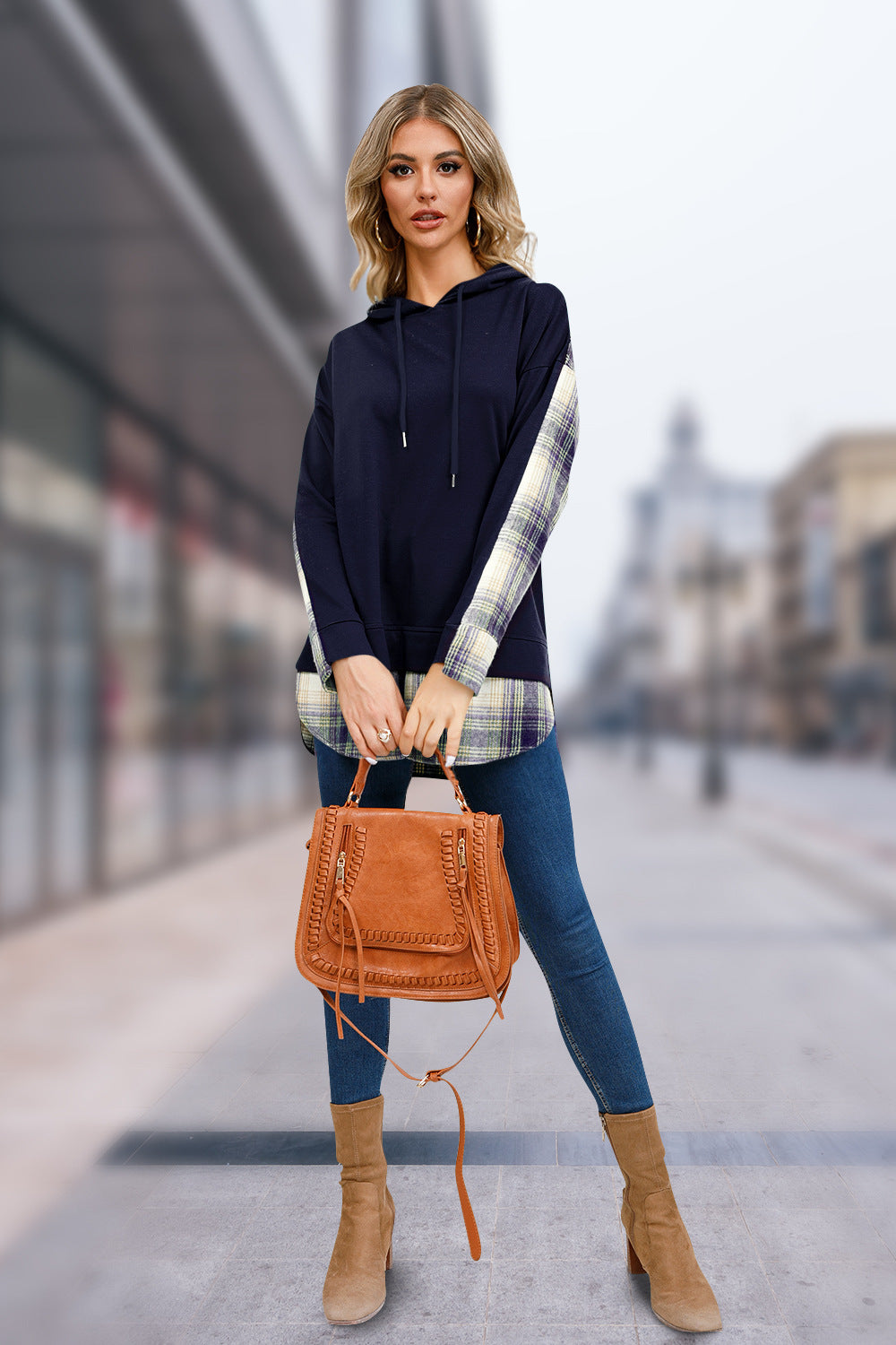 Mode féminine à capuche avec coutures à carreaux fendues pour les pulls