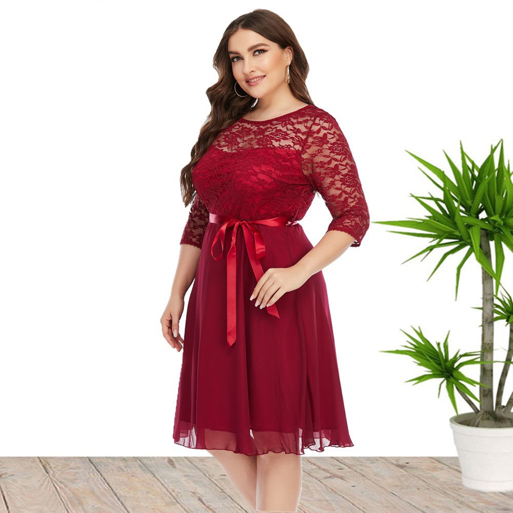 Großes Sommerkleid für Damen mit Spitzen-Chiffon-Nähten