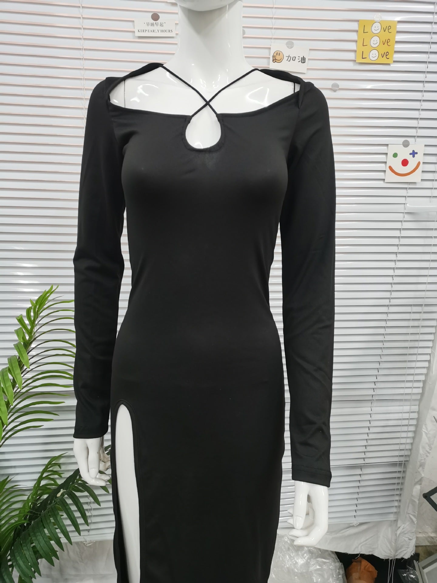 Women's Temperament Long Sleeve Low-cut Slim Fit Dresses