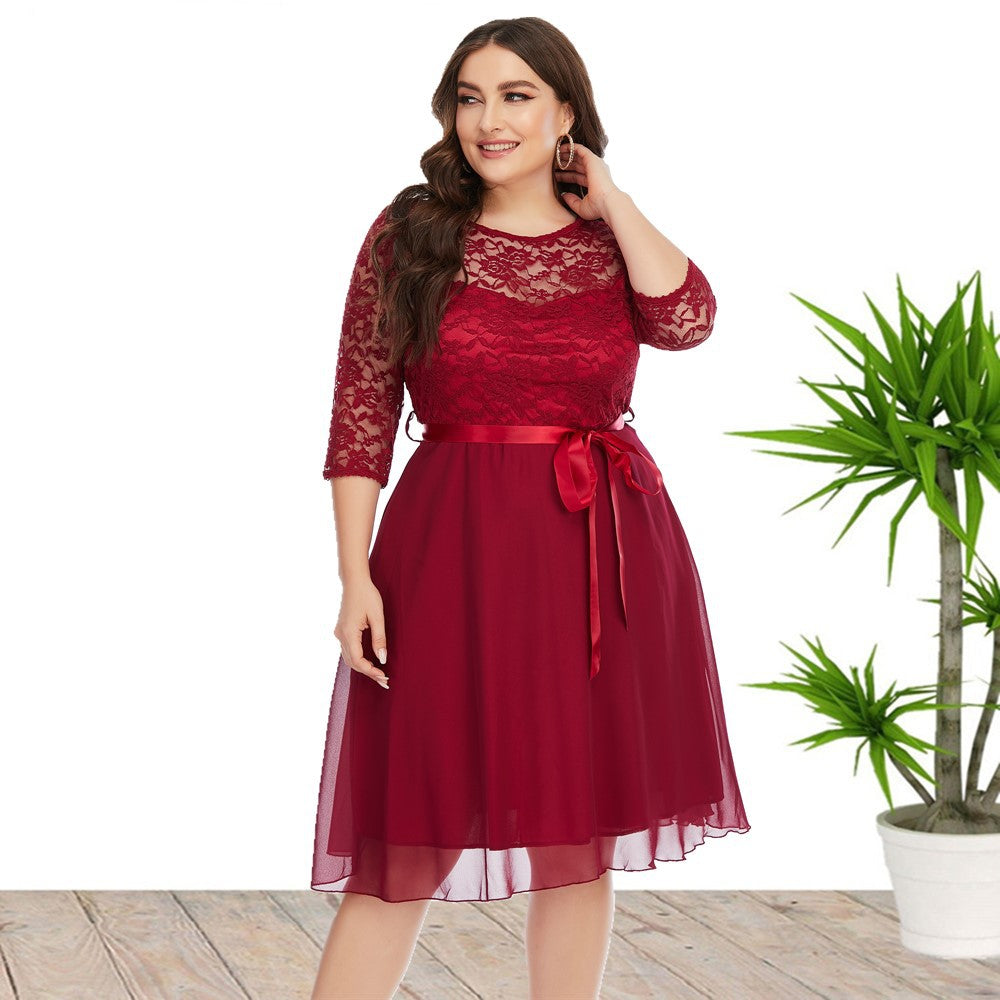 Großes Sommerkleid für Damen mit Spitzen-Chiffon-Nähten