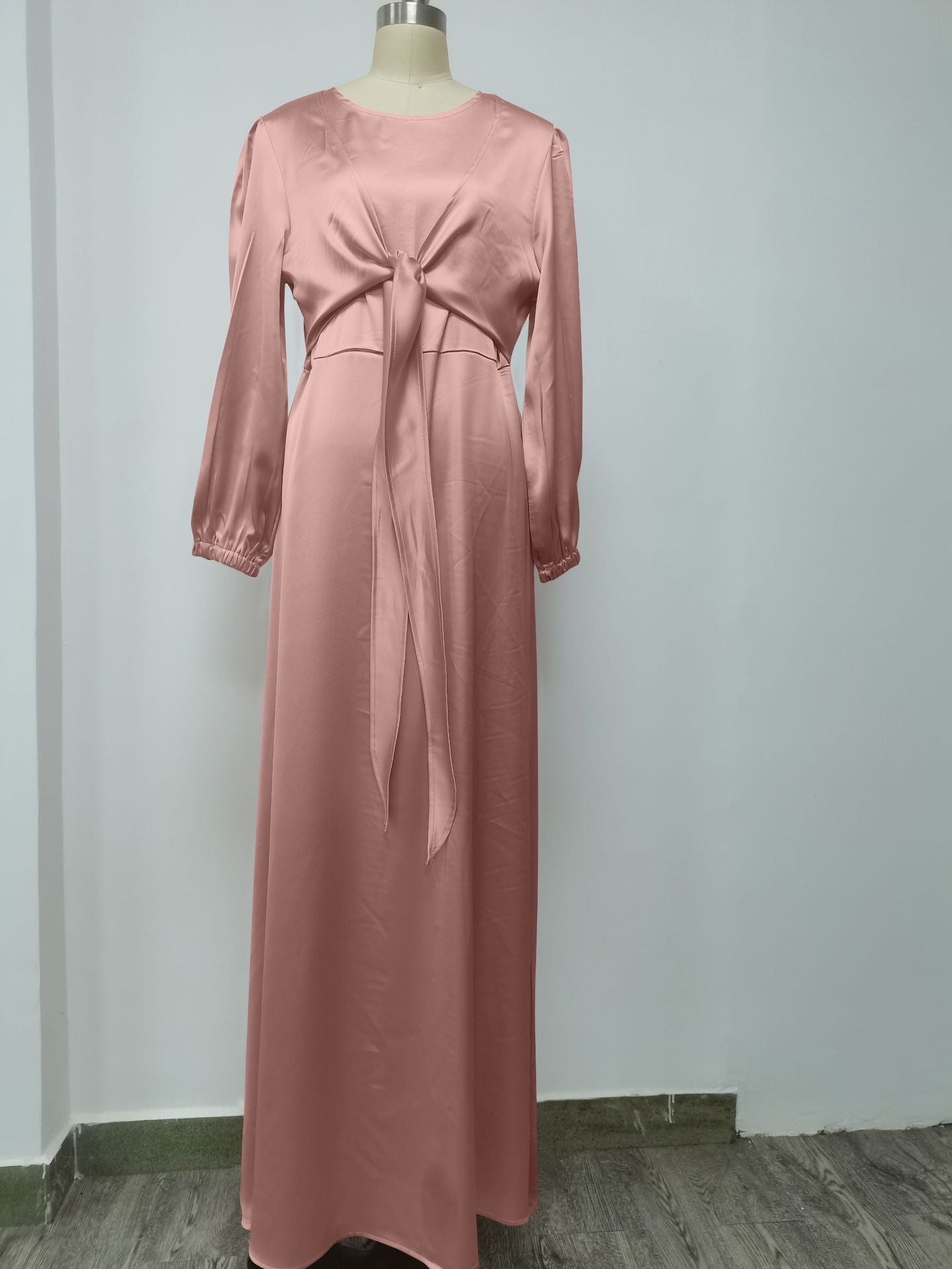 Robes en satin élégantes bidirectionnelles à lacets et contrôlées par la taille